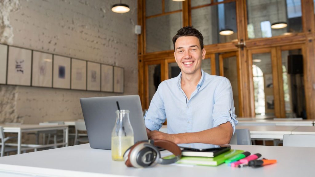 Ventajas de estudiar formación profesional en Madrid si buscas trabajo rápido